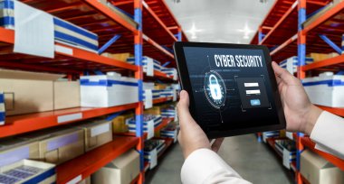 Bilgisayar ekranındaki siber güvenlik sistemi özel bilgileri bilgisayar korsanlarından ve siber saldırılardan koruyor.