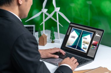 Web sayfasının modern tasarımı ve bilgisayar ekranında gösterilen ticari canlı reklamlar için grafiksel tasarımcı yazılımı