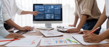 İş veri paneli, pazarlama stratejisi planlaması için iş zekası analizi sunar. Müşteri taleplerini analiz etmek ve iş dünyasının geleceğini önceden görmek için büyük veriler sunulur.