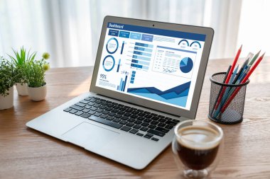 İş veri paneli, pazarlama stratejisi planlaması için iş zekası analizi sunar. Müşteri taleplerini analiz etmek ve iş dünyasının geleceğini önceden görmek için büyük veriler sunulur.