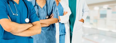Sağlık hizmetleri insanları grubu. Hastane ofisinde ya da klinikte çalışan profesyonel doktor diğer doktorlar, hemşire ve cerrahlarla birlikte. Tıbbi teknoloji araştırma enstitüsü ve doktor servis konsepti. Prof..
