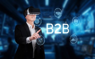 Sanal gerçeklik teknolojisini kullanarak modern dijital ekonomide B2B etkileşimlerini geliştiren ve tedarik zinciri yönetimini düzene sokan bir iş adamı. XDMCP