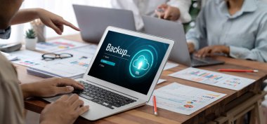 Yedek Depolama Verisi İnternet Teknolojisi İş Konsepti. Veritabanı depolama teknolojisi dosya aktarım paylaşımı, siber, büyük veri bilgileri, internet bankacılığı uygulaması yükleme canlısı