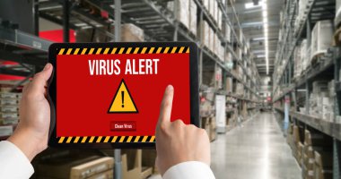 Bilgisayar ekranındaki virüs uyarısı mobil siber tehdit, hacker, bilgisayar virüsü ve kötü amaçlı yazılım tespit edildi