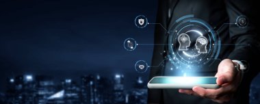 Yapay zeka mühendisliği, büyük veri ve yapay zeka makinesi kavramında yapay zeka beyin işlemcisiyle iş desteği için üretken yapay zeka kullanmayı öğrenen insan etkileşimi. Faas