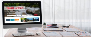 Çevrimiçi seyahat acentesinin hızlı arama ve seyahat planlama web sitesi uçuş, otel ve tur rezervasyonları için anlaşma ve paket sunuyor