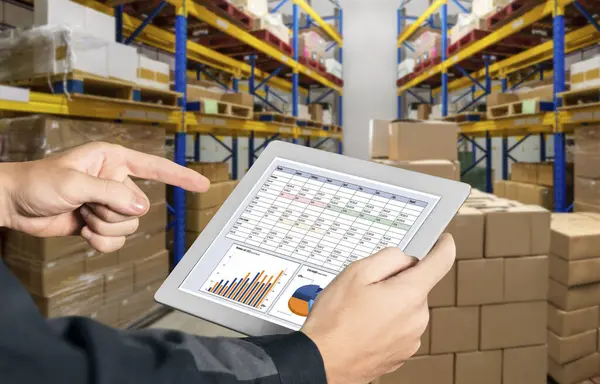 İş veri paneli, pazarlama stratejisi planlaması için iş zekası analizi sunar. Müşteri taleplerini analiz etmek ve iş dünyasının geleceğini önceden görmek için büyük veriler sunulur.