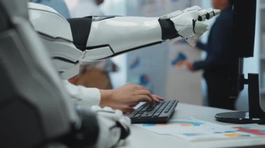İş yeri işbirliğini optimize eden yapay zekâlı analitikler, kurumsal karar verme mekanizmasını geliştirmek ve stratejik görüşleri geliştirmek. Noogenesis Yapay Zeka