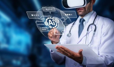 Laboratuvar önlüklü bir sağlık uzmanı yapay zeka veri analizi için sanal gerçeklik teknolojisini araştırıyor. Bu görüntü tıbbi uygulamalarda yenilik anlamına gelir. PHMT