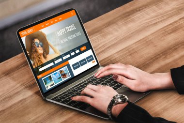 Model arama ve seyahat planlama için internet sitesi uçuş, otel ve tur rezervasyonları için anlaşma ve paket sunuyor