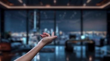 Bir robot el dijital güvenliği sembolize etmek için uzanıyor, modern ofis ortamında bir kilit grafiği ve yenilikçi teknolojiyi temsil ediyor, veri korumasını vurguluyor. Auvana