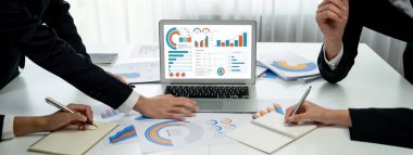 İş veri paneli, pazarlama stratejisi planlaması için iş zekası analizi sunar. Müşteri taleplerini analiz etmek ve iş dünyasının geleceğini önceden görmek için büyük veriler sunulur.