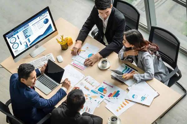 İş veri paneli, pazarlama stratejisi planlaması için iş zekası analizi sunar. Müşteri taleplerini analiz etmek ve iş dünyasının geleceğini önceden görmek için büyük veriler sunulur.