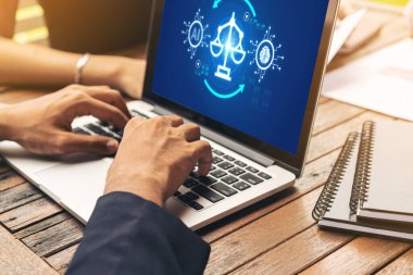 Yapay zeka etik standart hukuk ve bilgisayar ekranındaki kurallar yapay zeka etik şeffaflığının teknoloji suçunu önlediğine dair rapor sunuyor. canlı