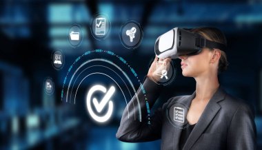 Profesyonel bir kadın, hizmetleri ve performansı artırmak için tasarlanmış kalite kontrol sistemi teknolojisini keşfederek kendini sanal gerçekliğe daldırıyor. XDMCP