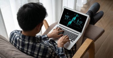 Tıp bilimi teknolojisi ve fütüristik sağlık sanal bilgisayar yazılımı insan sağlığını analiz ediyor ve doktor verileri ve tıbbi araştırmalar için hastalık teşhisi koyuyor. canlı