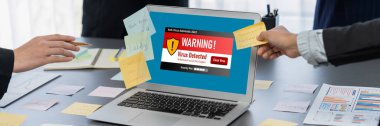 Bilgisayar ekranındaki virüs uyarısı canlı siber tehdit, hacker, bilgisayar virüsü ve kötü amaçlı yazılım tespit etti