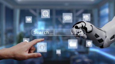 Bu resim, modern bir ofiste, insan ve yapay zeka arasındaki etkileşimi sembolize eden bir robot elin yanında dijital bir arama çubuğuna dokunan bir insan elini gösteriyor. Auvana