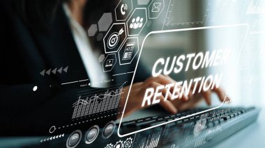 Modern ofis ortamında dijital grafiklerle müşteri korumaya odaklanan iş adamı. Asemptotik akıllı veri analitiği.