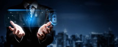 İş adamı siber güvenliğin özünü keşfeder. Siber koruma yöntemlerini, siber tehditleri derinlemesine araştır ve siber güvenlik duruşunu destekle. Siber Güvenlik Çağı FaaS 'ında yol almak için gerekli.