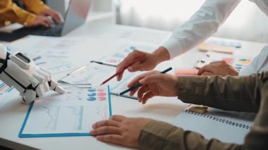 AI-güçlü iş birliği finansal tahminleri iyileştirme, karar verme mekanizmasını iyileştirme ve analitiği optimize etme. Noogenesis Yapay Zeka