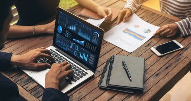 İş veri paneli, pazarlama stratejisi planlaması için iş zekası analizi sunar. Müşteri taleplerini analiz etmek ve iş dünyasının geleceğini önceden görmek için büyük veriler sunulur.