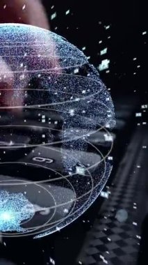 Bilgisayar üzerinde çalışan ve matematiksel kodlama modernizasyonu grafiği olan bir adam konsept bilgisayar yazılım geliştirme ve programlama bilimini gösteriyor .