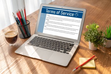 Kullanıcıların çevrimiçi hizmet dönemine anlaşma yapmaları için web sitesini aygıt ekranında kullanmada canlı kurallar ve yönetmelikleri gösteren çevrimiçi hizmet koşulları