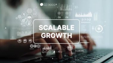 İş ve Teknoloji Ortamı 'nda Ölçeklenebilir Büyüme Konseptini gösteren Dijital Arayüz ile Eller Klavyede Yazıyor. Asemptotik akıllı veri analitiği.