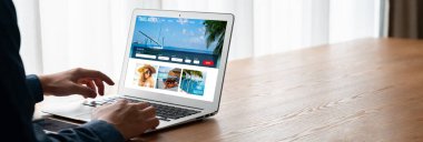 Model arama ve seyahat planlama için internet sitesi uçuş, otel ve tur rezervasyonları için anlaşma ve paket sunuyor