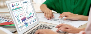 İş veri paneli pazarlama stratejisi planlaması için canlı iş zekası analizi sağlar