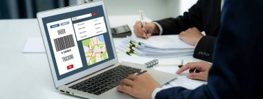 E-ticaret ve canlı çevrimiçi iş için malzeme taşıma ve teslimat izleme sistemi