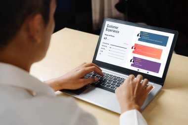 Şirket işleri için mod bilgisayar yazılımının müşteri deneyimi ve gözden geçirme analizi