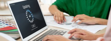 Aygıt yazılım güncellemesinin canlı sürümü için bilgisayarda güncelleme