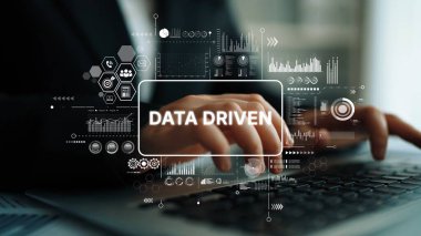 Modern Ofis Ortamı 'nda Bilgi Toplama Grafikleri ve Görselleri Olan İş Profesyonel Kullanım Bilgisayarı. Asemptotik akıllı veri analitiği.