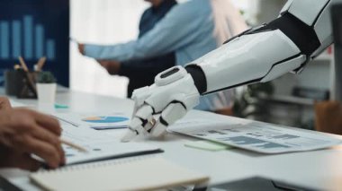 Kurumsal planlamanın iyileştirilmesi, tahminlerin iyileştirilmesi ve stratejik sezgilerin optimize edilmesinde iş profesyonellerine yardımcı olan yapay zeka kullanıcıları. Noogenesis Yapay Zeka