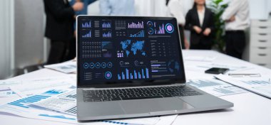 İş veri paneli, pazarlama stratejisi planlaması için iş zekası analizi sunar. Müşteri taleplerini analiz etmek ve iş dünyasının geleceğini önceden görmek için büyük veriler sunulur.