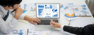 İş veri paneli pazarlama stratejisi planlaması için canlı iş zekası analizi sağlar