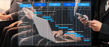 Asyalı iş başvurusu için başvuran kişi iş görüşmesi için bekleme odasında oturuyor. Ofis çalışanı ya da iş adamları dizüstü bilgisayar ve telefon kullanarak sıkışık bir odada birlikte çalışıyorlar. Alevli Dostluk