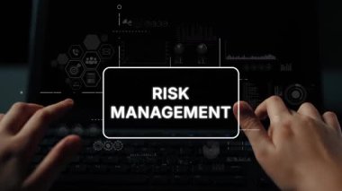 Klavyeye Risk Yönetimi Grafikleri ve İş Stratejisi Veri Analizi Konsepti ile Yazan Eller. Asemptotik akıllı veri analitiği.
