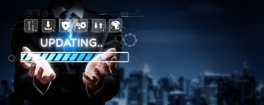 İş adamı bilgi ve yazılımın güncellenmesine yatırım yaparak rekabetçiliğin güncellenmesini sağlar. Hem bilgi hem de yazılım verimliliği güncellemesi için sürekli güncelleme ve güncelleme öncelikleri belirleniyor. EIDE