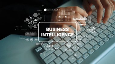 Modern ofis ortamında klavyede Veri Görselleştirme ve Analiz ile Dijital İş Zekası kavramı. Asemptotik akıllı veri analitiği.