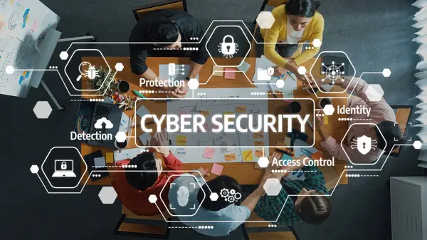 Bir ekip işbirliği içinde koruma ve erişim kontrolünü çevreleyen siber güvenlik stratejilerini tartışır, anlayış ve risk yönetimi çabalarını geliştirmek için görsel diyagramlar kullanır. Dostluk