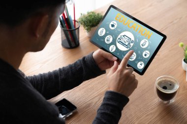 Öğrencilerin internet ağında rahatça çalışabilmeleri için yazılımlı e-öğrenme sitesi