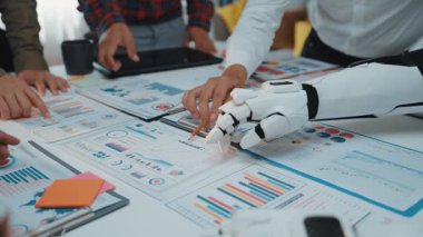 İş adamlarının performansı optimize etmesine ve stratejik planlamayı geliştirmesine yardımcı olan yapay zeka destekli analitik araçlar. Noogenesis Yapay Zeka