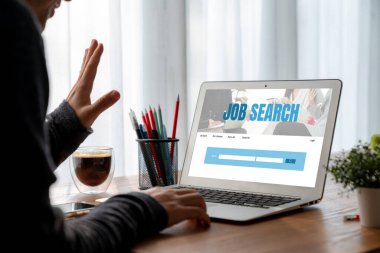 Çalışanların işe alım İnternet ağındaki iş fırsatlarını araması için mod web sitesinde online iş araması