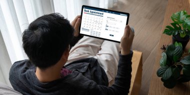 İnternet sitesindeki modish regrition için çevrimiçi aplikasyon rezervasyon takvimi