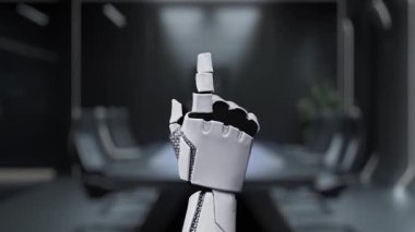 Robot bir el, yenilik ve büyümeyi sembolize eden modern bir çalışma alanındaki bir roket ikonunu işaret ediyor. Dijital arayüz başarı için çeşitli stratejik unsurlar sergiliyor. Auvana