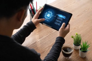 Yapay zeka teknolojisini çalıştırmak için komut mühendisi ve kullanıcı kolaylığı için üretici yapay zeka yardımcı araçları insanların yapay zeka işlevlerini teşvik ederek yapay zekayı çalıştırmalarına yardımcı olur