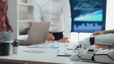 İş yeri analizlerini rafine eden, finansal görüşleri geliştiren ve kurumsal karar verme mekanizmasını optimize eden yapay zeka destekli çözümler. Noogenesis Yapay Zeka